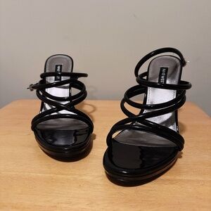 NEW Nine West Strappy Heels in Black (Size 8)
